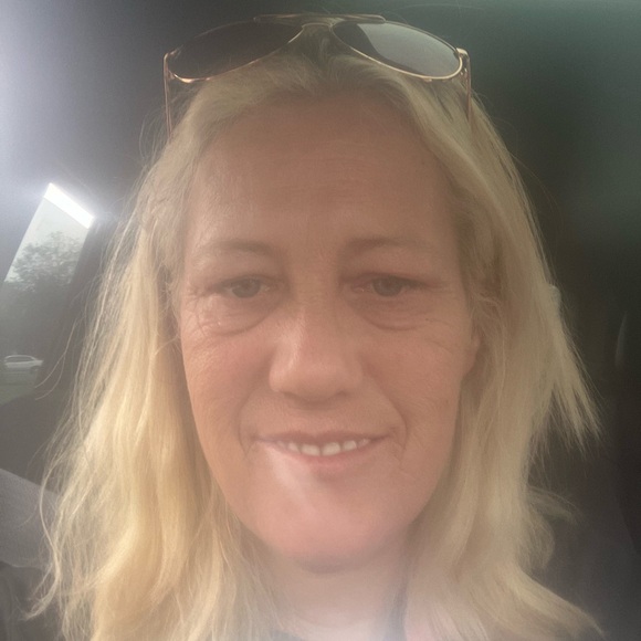 Meet your Posher, April - Picture 2 of 2